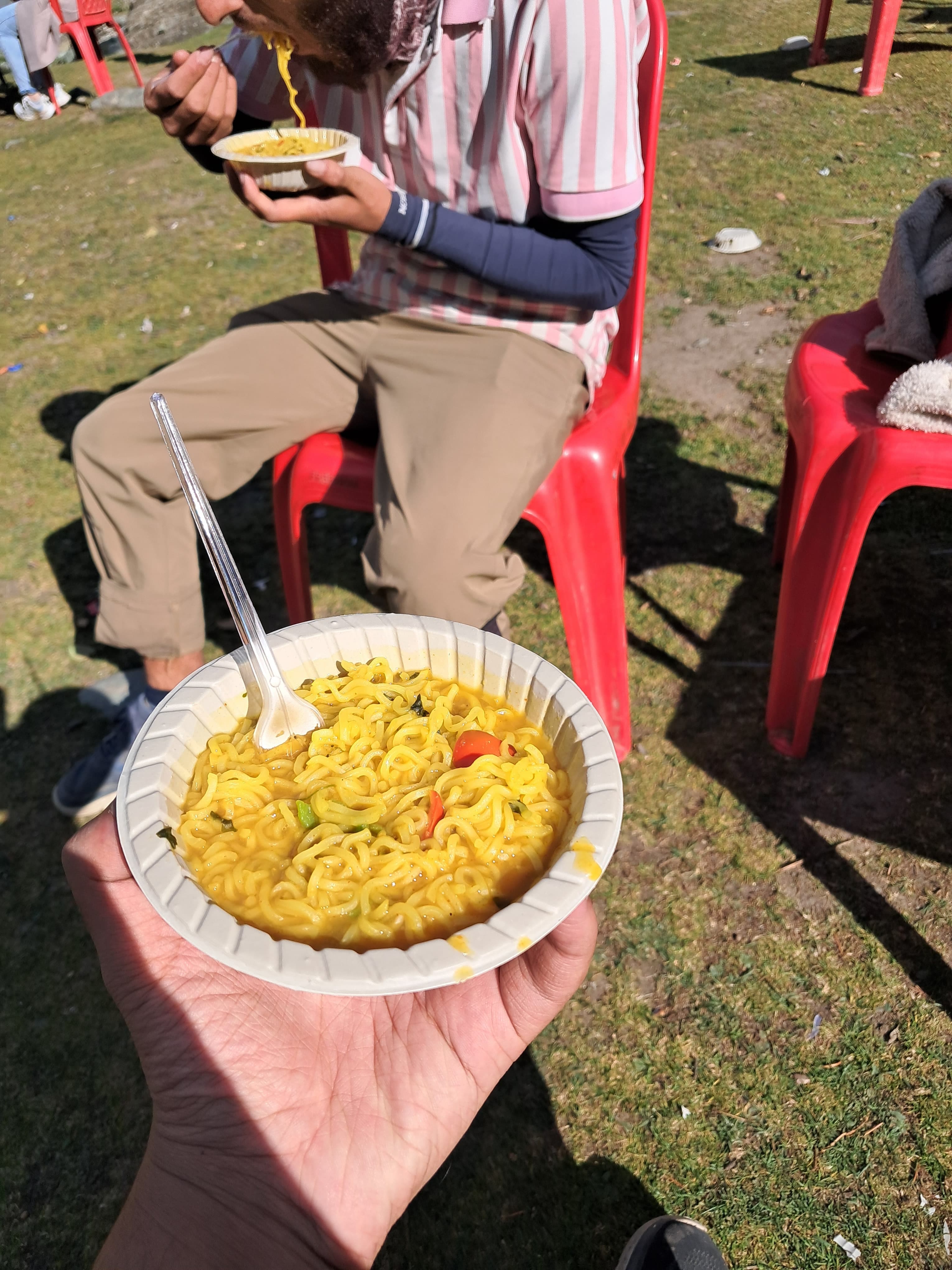 Pahadon waali maggi! ft. my guide in the background