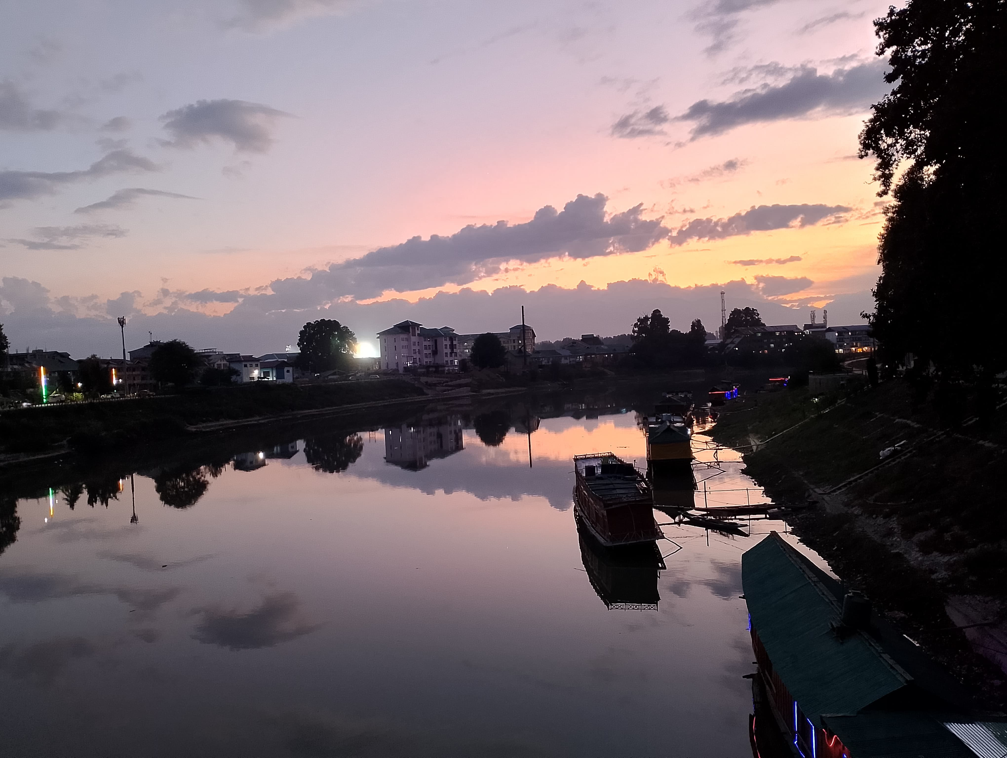 The Jhelum river at dusk