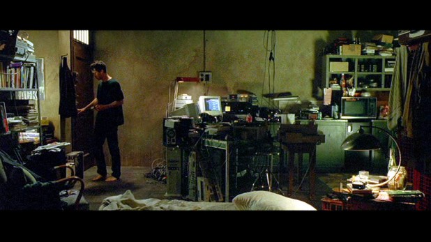 Neo&rsquo;s room inside the Matrix. Room in upheaval, keyboards and screens slewed everywhere. A scrawny man in a t-shirt. Welcome to the 1990s.